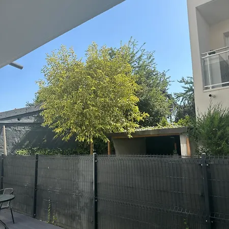 Cozy With Garden, Massage Apartamento *