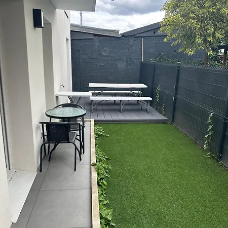 Cozy With Garden, Massage Apartment